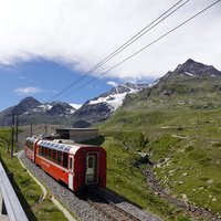 The train enters the tunnel