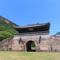 Deokju Sanseong by Kyle Magnuson