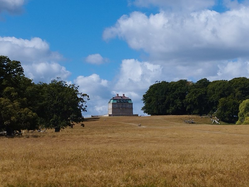 The hunting lodge conspicuously located in the heart of Jægersborg