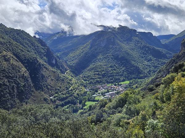 Ancares - Somiedo: View on Pola de Somiedo