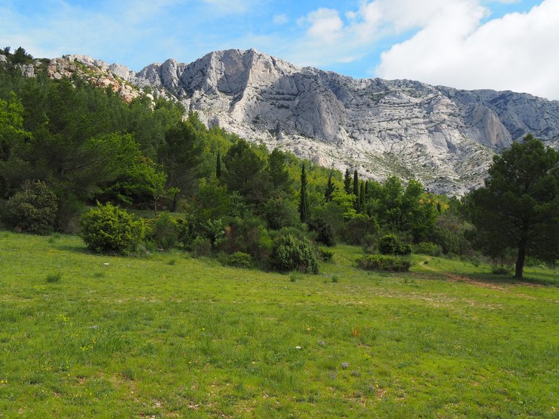 The profile of the mountain Sainte-Victoire