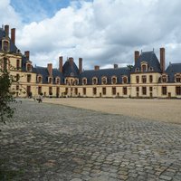 Courtyard of Offices Fontainebleau