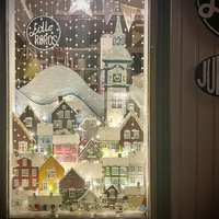 shop window showcasing wintery Røros
