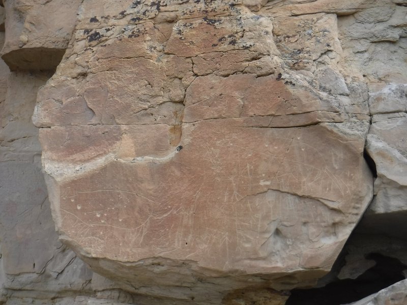 Writing-on-Stone / Áísínai’pi