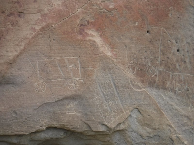 Writing-on-Stone / Áísínai’pi