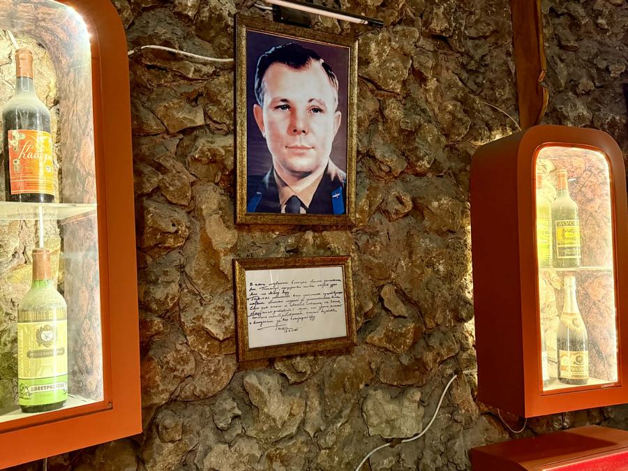 Lara Fabian, John Mccain, Yuri Gagarin And A Bottle Of Sparkling Wine