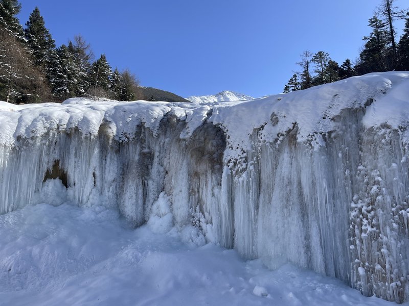 A frozen waterfall at Huanglong NP