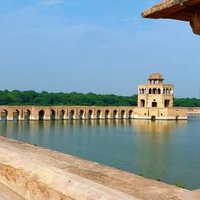 Hiran Minar and Tank