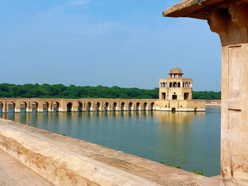 Hiran Minar and Tank by Roman Bruehwiler