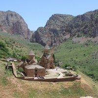 The monastery of Noravank and the upper Amaghou Va
