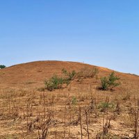 Les tumulus de Cekeen by Roman Bruehwiler