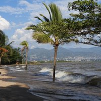 Le lac Tanganyika by Roman Bruehwiler