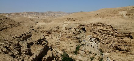 El-Bariyah: wilderness with monasteries