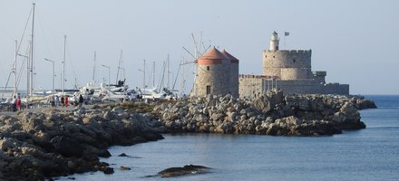 Late Medieval Bastioned Fortifications in Greece