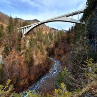 Pont sur la gorge du Salgina by Roman Bruehwiler