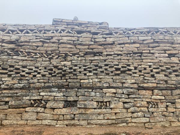 Naletale Cluster of Dzimbabwes by Els Slots