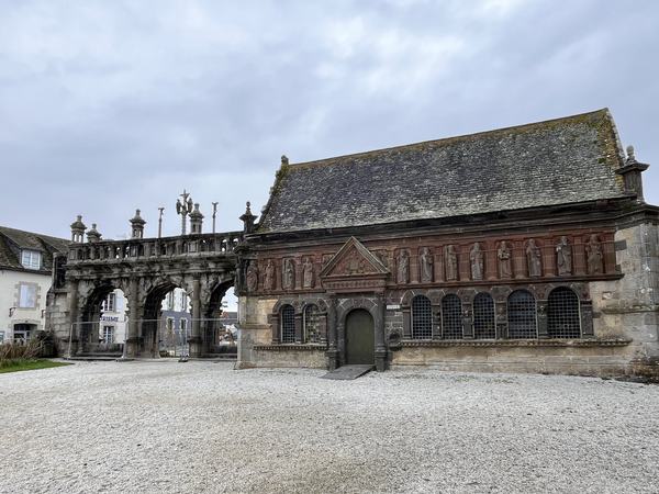 Enclos paroissiaux du Finistère by Els Slots