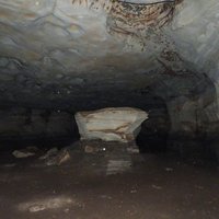 Grottes de Dimba et Ngovo by Roman Bruehwiler