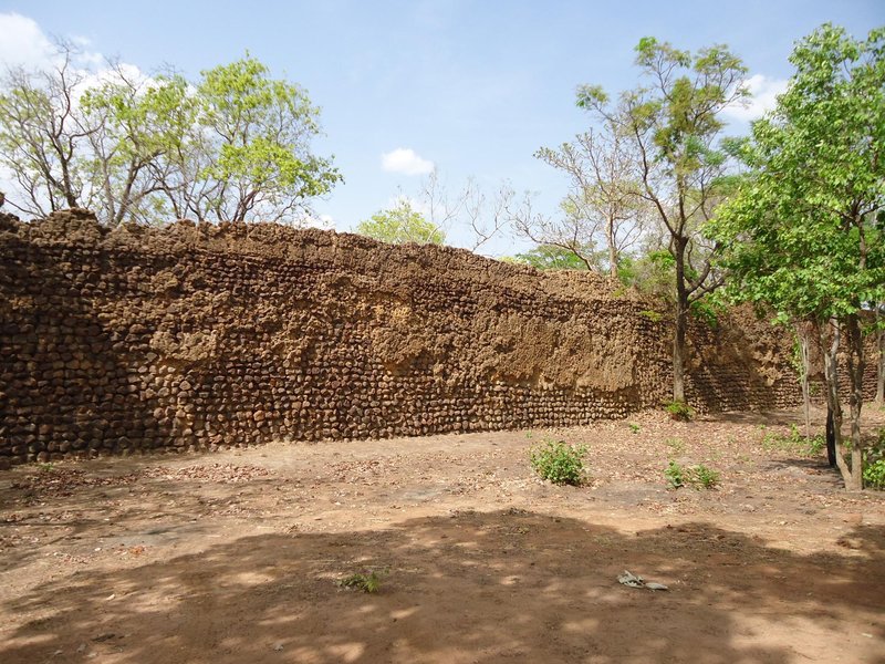 Ruins of Loropéni  by Jarek Pokrzywnicki