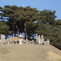 Royal Joseon Tombs by Els Slots