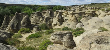 Writing-on-Stone / Áísínai’pi