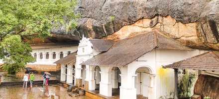 Rangiri Dambulla Cave Temple
