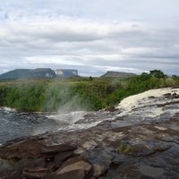 Canaima National Park by Jarek Pokrzywnicki
