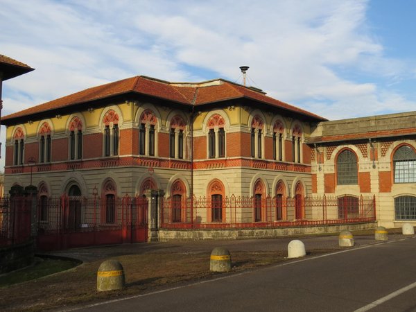 Crespi d'Adda by Els Slots