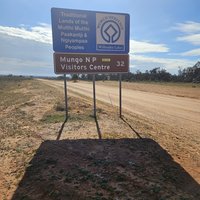 Willandra: Plaque park entrance