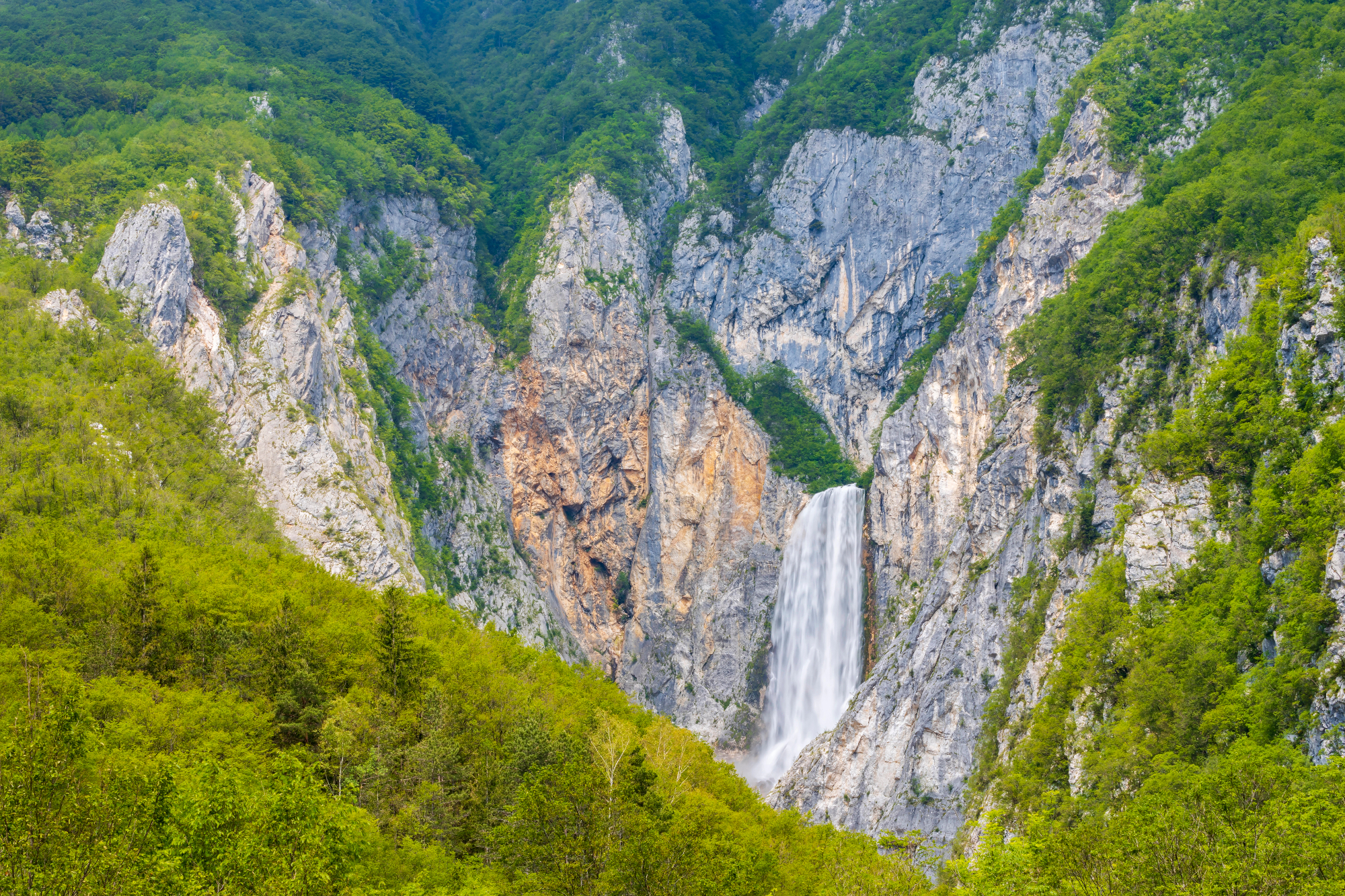 Mogočen slap Boka bo osvojil vaše srce