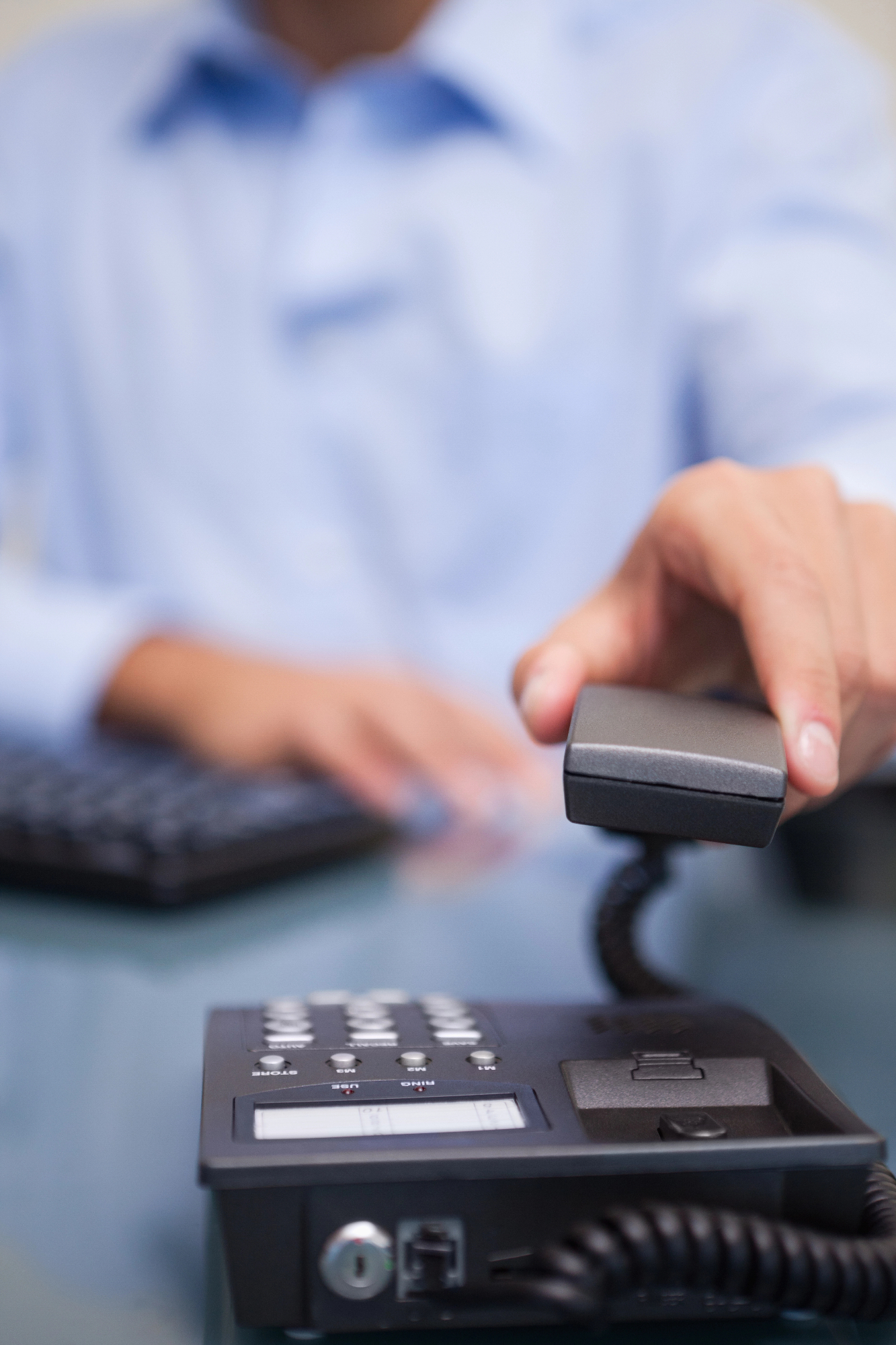 Analogna telefonska centrala kljub naprednim še vedno bolj stabilna in zanesljiva