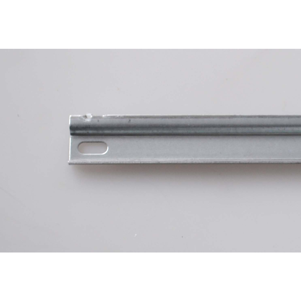 Metallschiene zur Aufhaengung von Wandschraenken.png