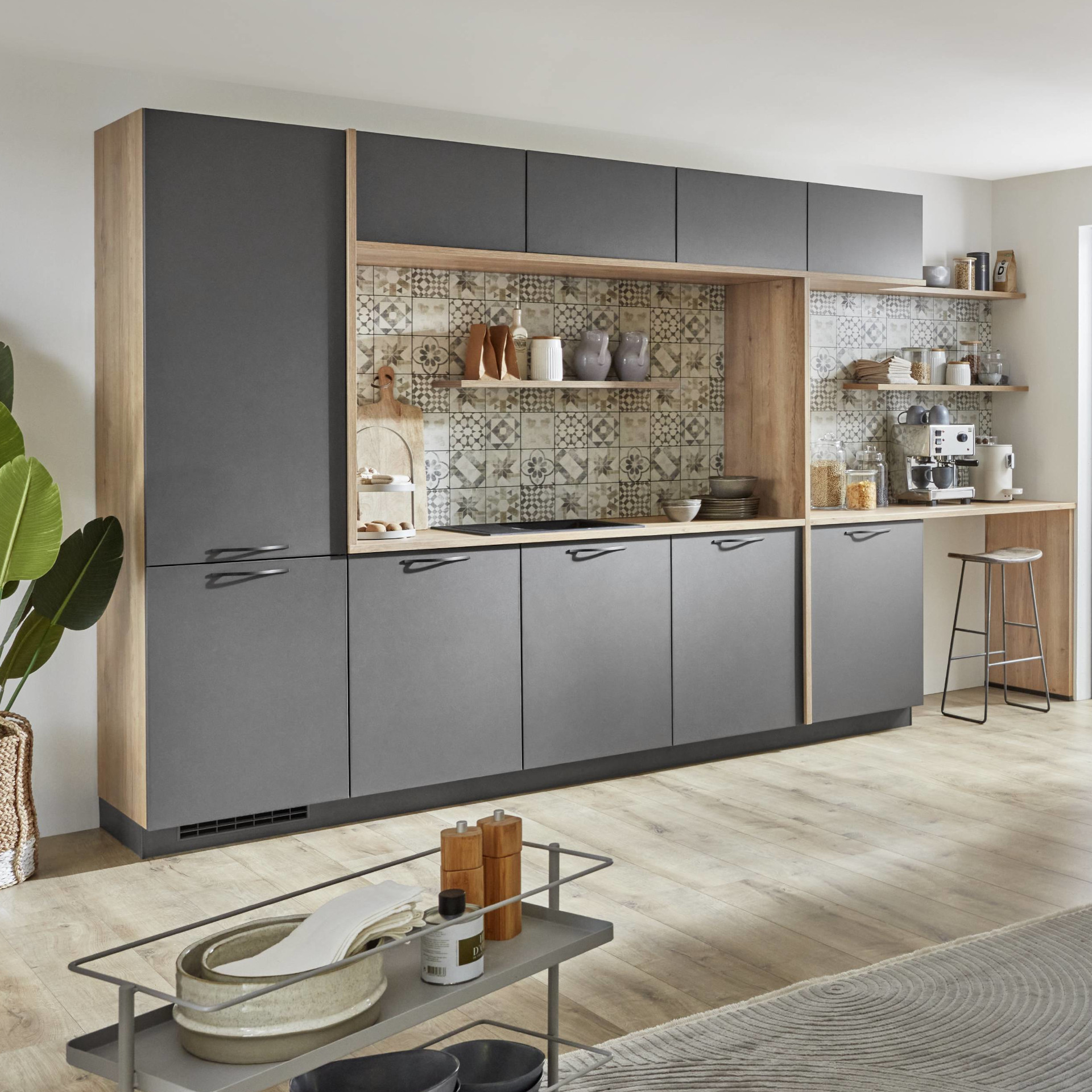 Nobilia Hochschrank mit Überbauschrank und Abdeckplatte