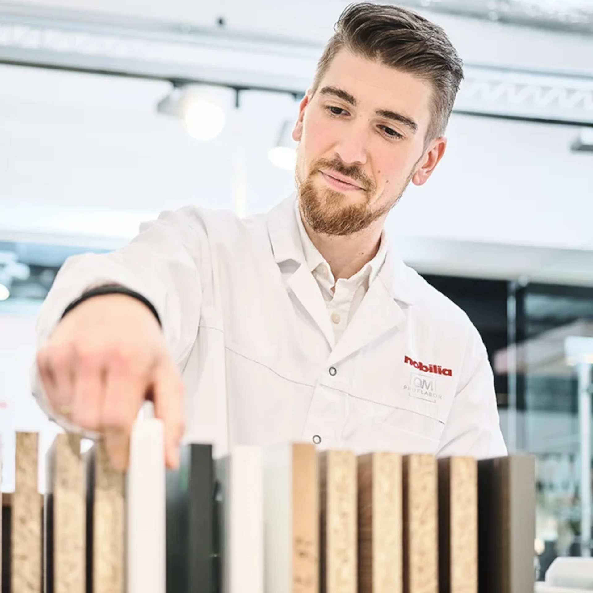Nobilia Abdeckböden werden im Werk auf Qualität überprüft