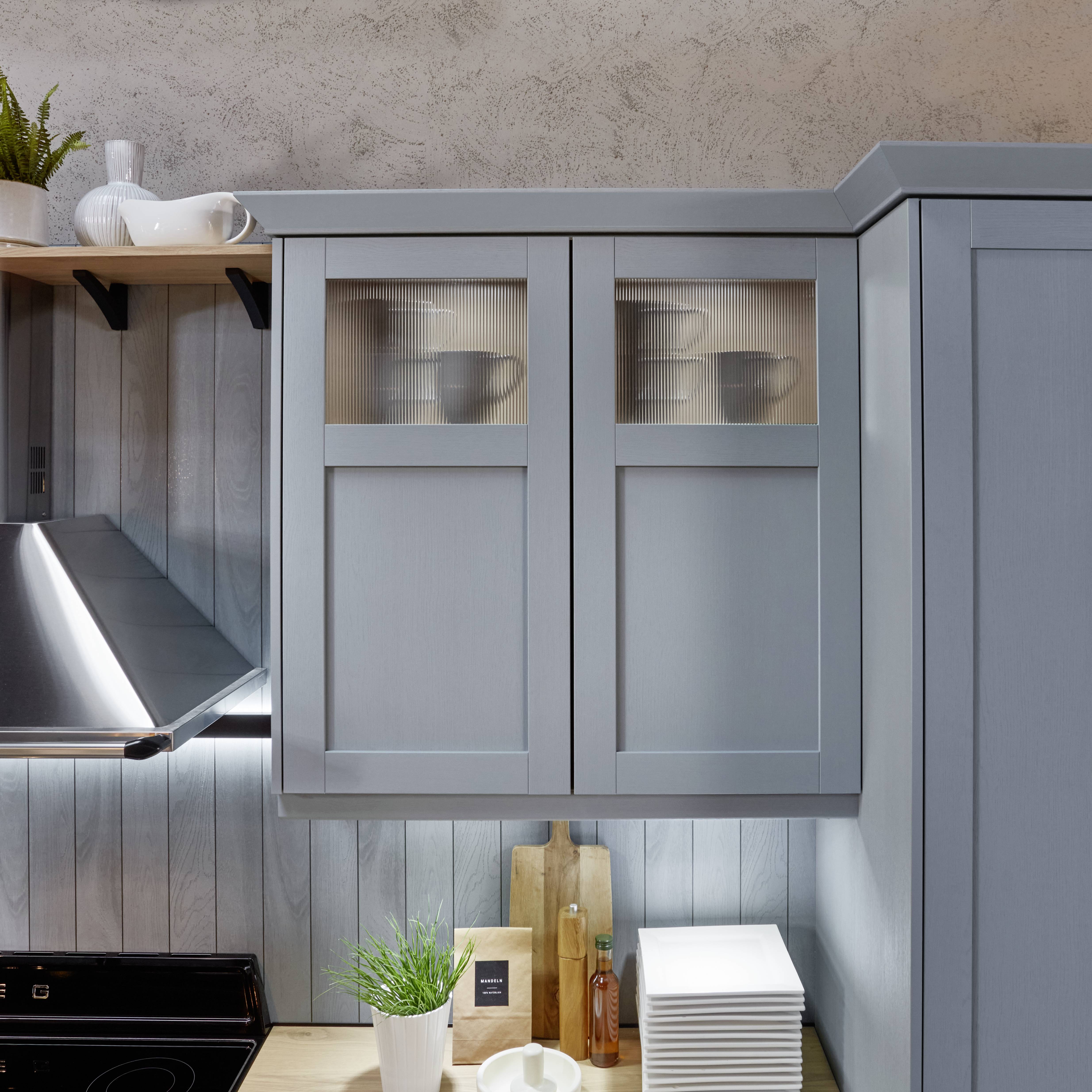 Nobilia Wandschrank mit Kranzboden und Kranzleiste