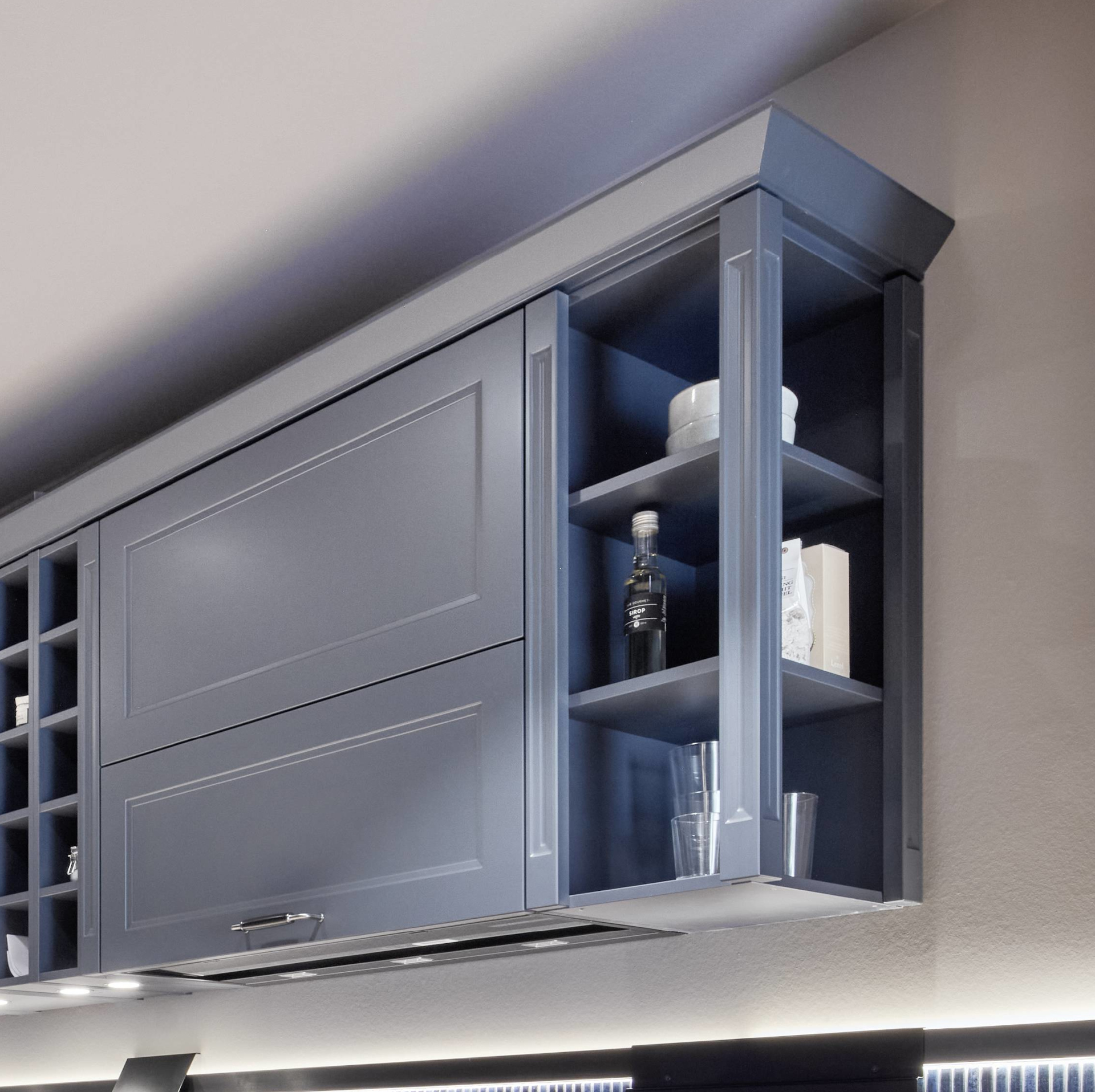 Nobilia Landhaus-Hängeschränke mit angearbeitetem Pilaster