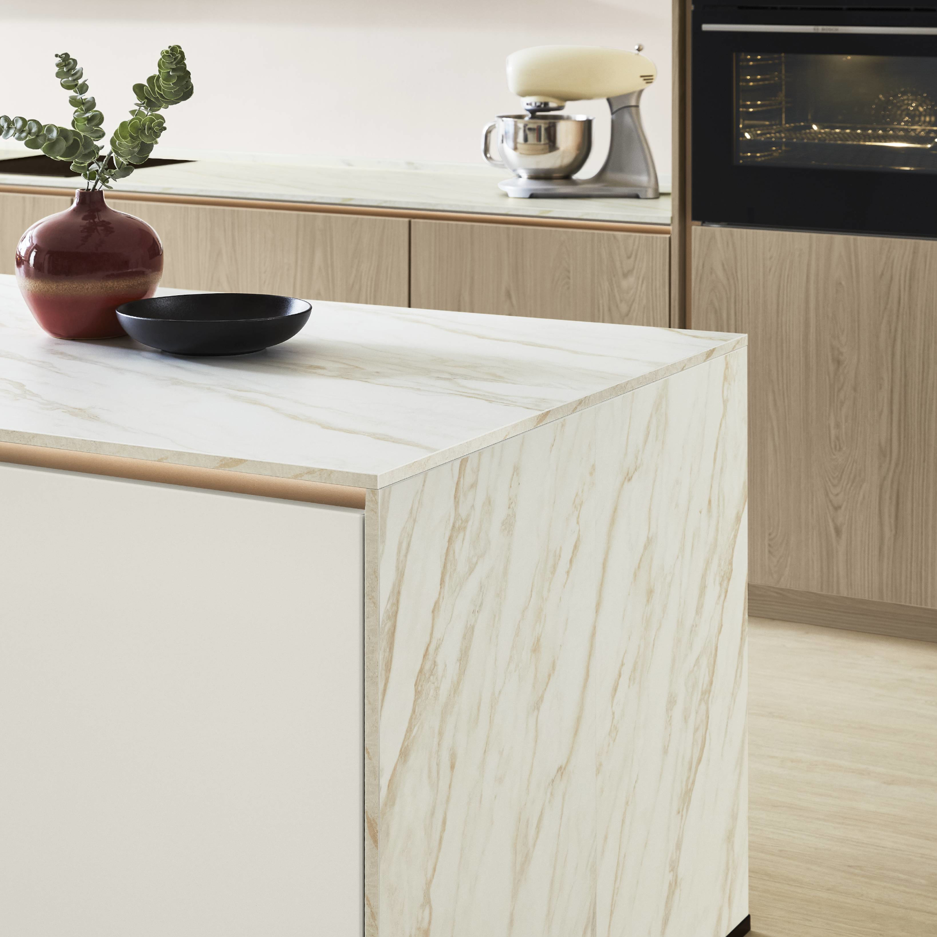 Nobilia Slim Line Arbeitsplatte für grifflose Küchen mit Inselplanung