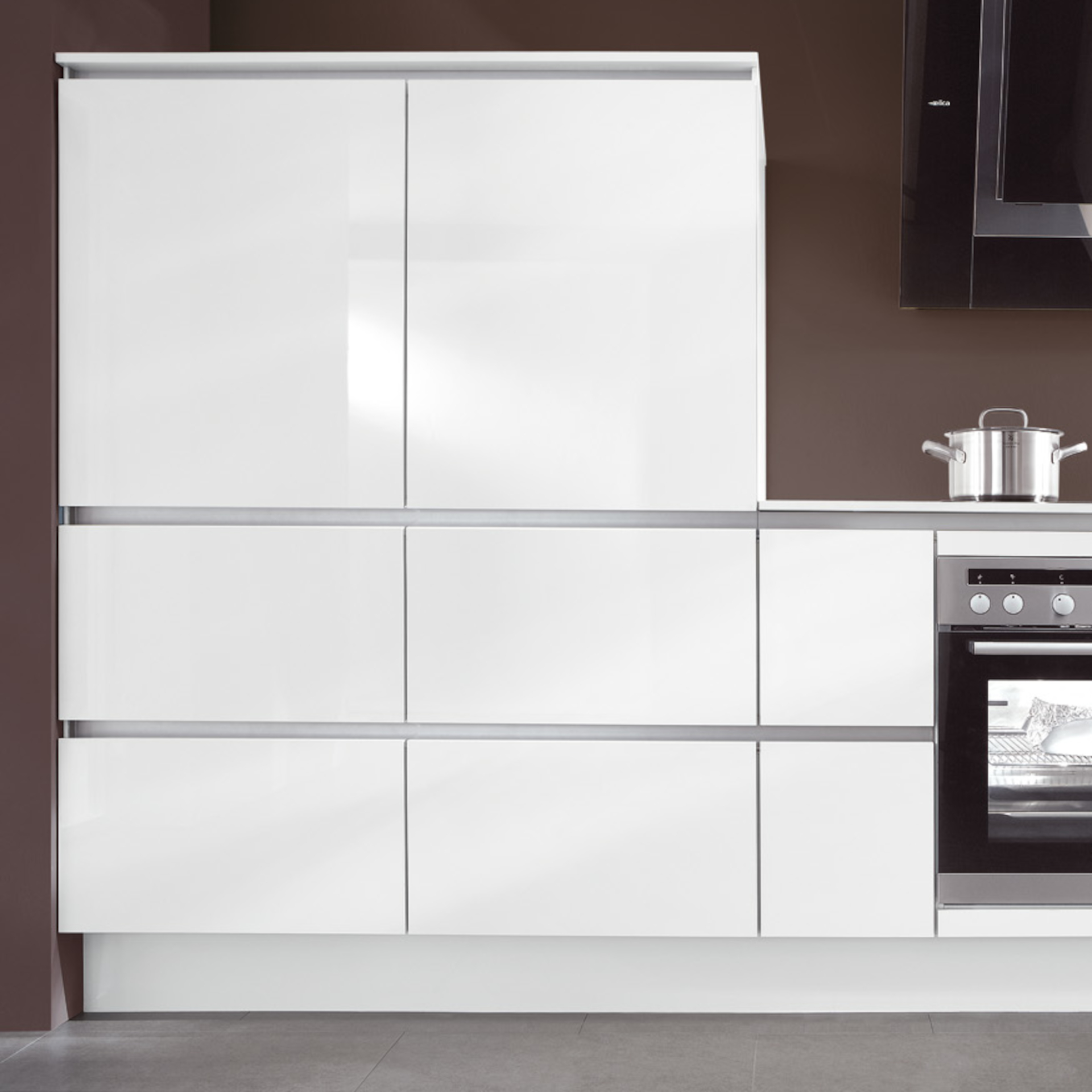 Nobilia Line N Highboard mit waagerechtem Griffprofil