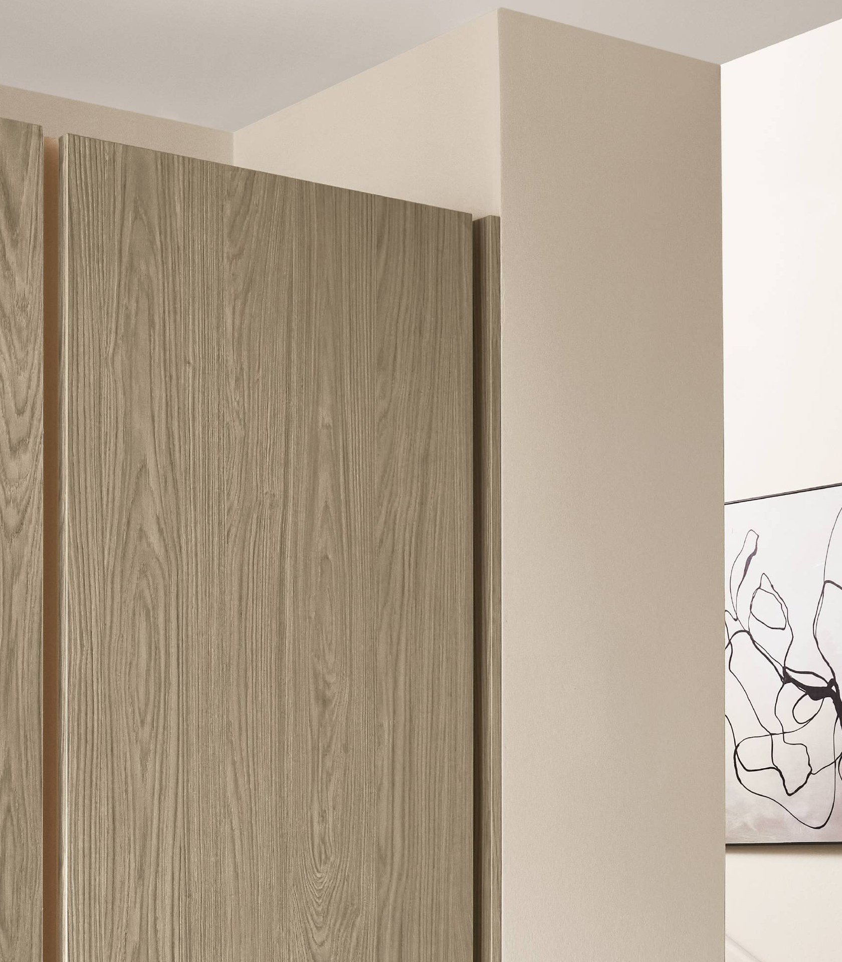 Grifflose Hochschrankwand mit Passleiste zur Wand, Nobilia Line N