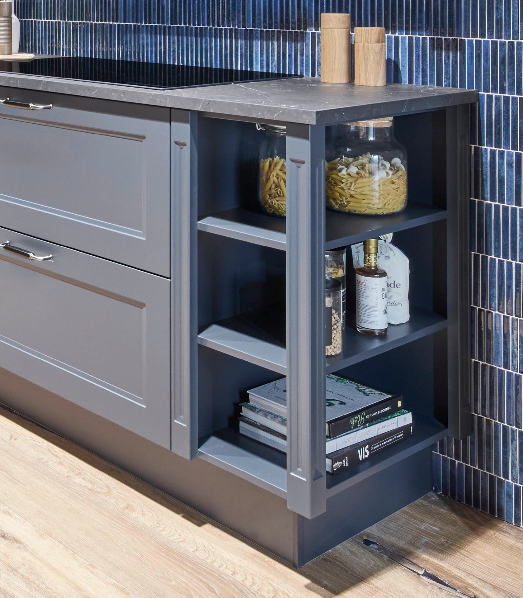 Landhausregale aus den Programmen Frame, Sylt, Nordic und Chalet